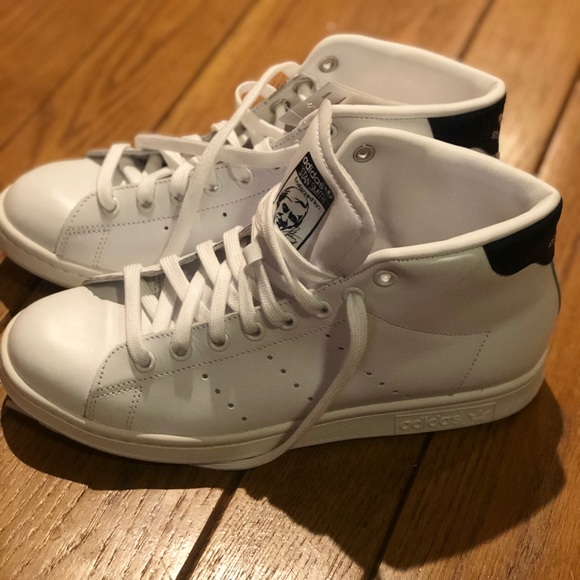 sneaks up stan smith